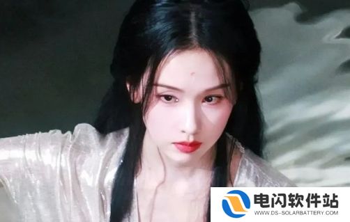 《月鳞绮纪》未播先火，鞠婧祎红衣装扮太好看，陈都灵一人分饰三角