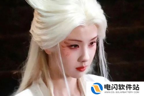 《月鳞绮纪》未播先火，鞠婧祎红衣装扮太好看，陈都灵一人分饰三角