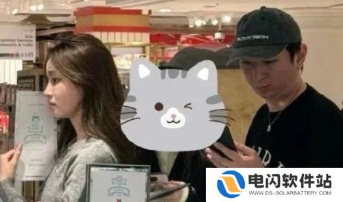 王思聪再度官宣新女友，21岁美女身材太好，街头互动撒糖十分甜蜜