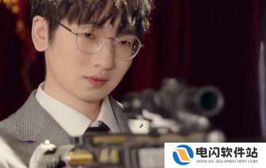 LPL解说和美女演员拍短剧，被网友质疑是否要转行，本人：拍着玩而已