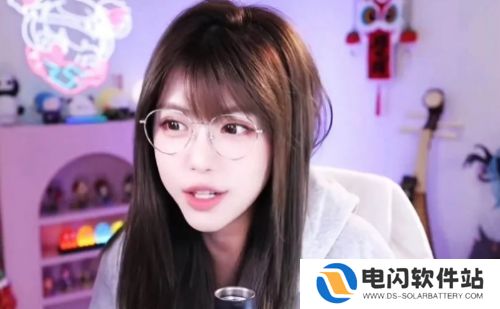 周淑怡直播对观众比手势，称因为努力学习手指都弯了，网友：谁信啊